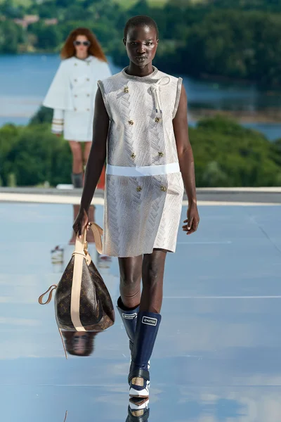 Look 24